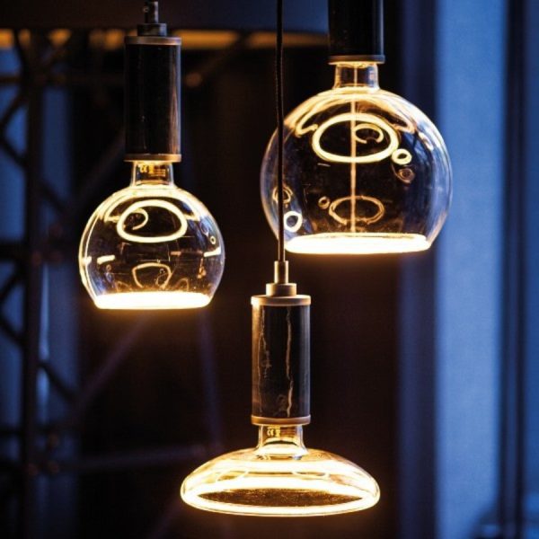 Fotografía de bombillas LED estilo globo.