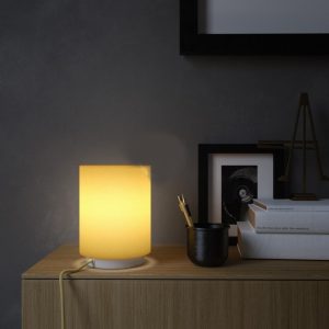 Lampara-de-mesa-con-pantalla-cilindrica-amarillo-2.jpg