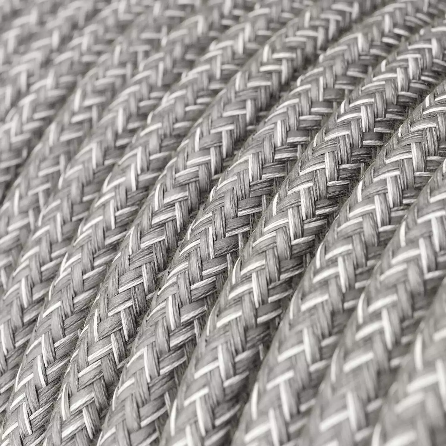 lampara-colgante-hecha-en-italia-con-cable-textil-bombilla-pantalla-de-ceramica-industrial-y-acabados-metalicos (3)