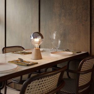 lampara-portatil-recargable-cabless01-con-bombilla-globo-media-esfera-plateada (4)