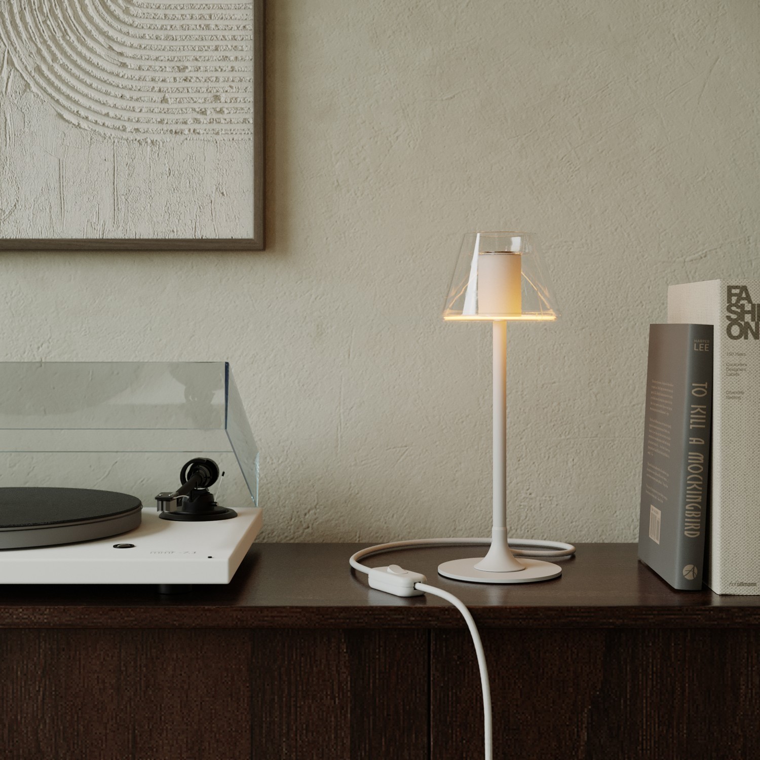 lampara-de-mesa-mag-y-con-base-metalica-redonda-y-bombilla-ghost-mini-cone-transparente (1)